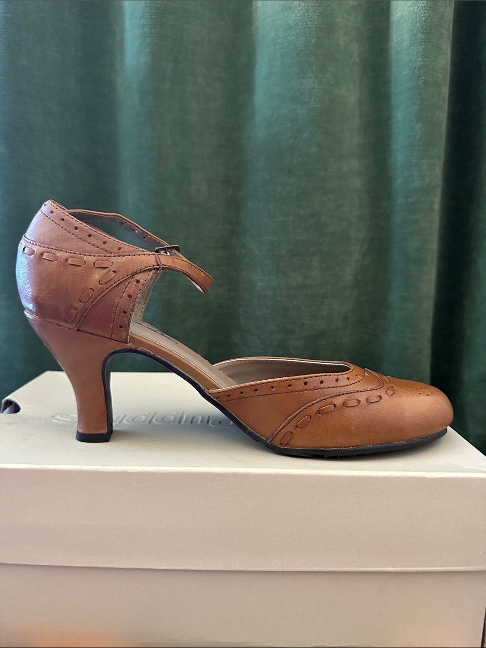 NIB Hush Puppies Berkshire tan 9W